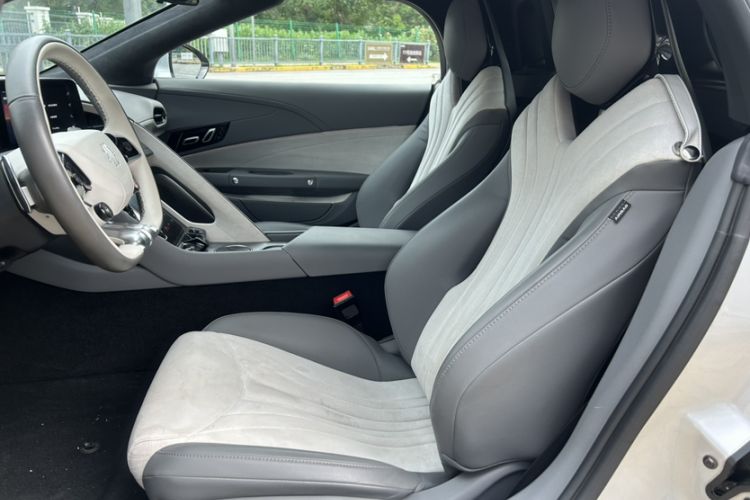 Used MG Cyberster 2024 580 km Ultra-Long Range Version Left Front Seat