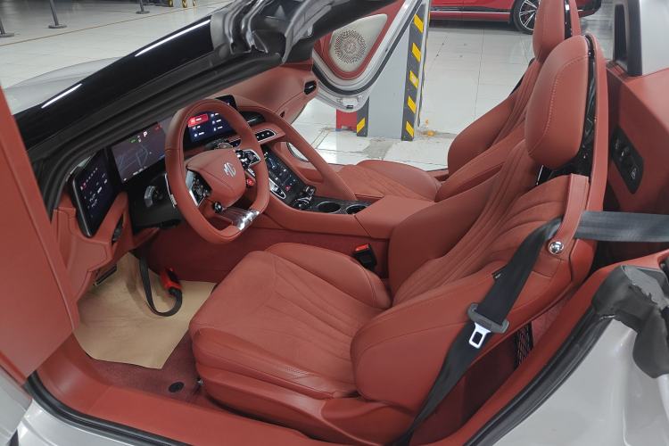 Used MG Cyberster 2024 580 km Ultra-Long Range Version Left Front Seat