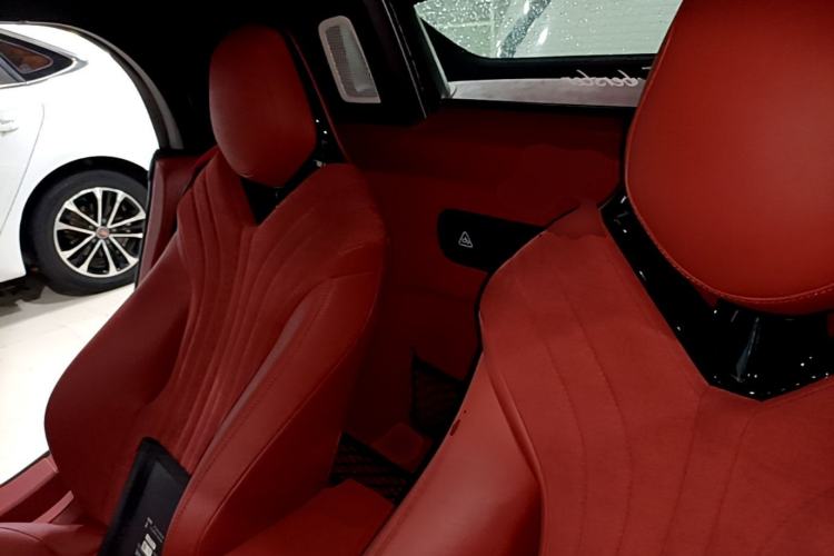 Used MG Cyberster 2024 520 km Legendary All-Wheel-Drive Red Canopy Version Left Rear Seat