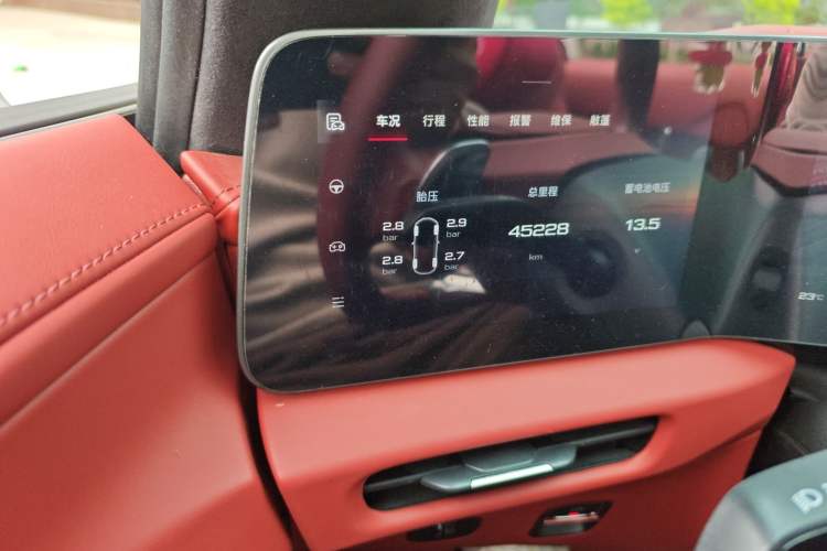 Used MG Cyberster 2024 520 km Legendary All-Wheel-Drive Version Odometer Close Up