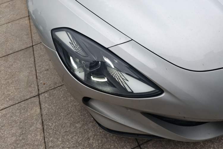 Used MG Cyberster 2024 520 km Legendary All-Wheel-Drive Version Right Front Headlight