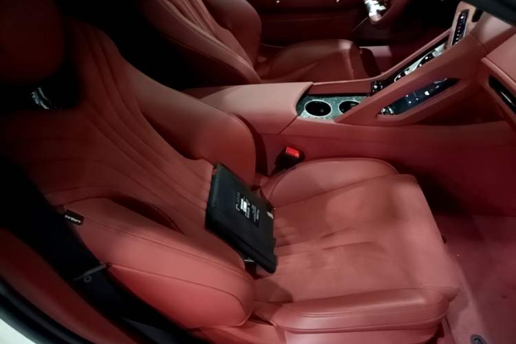 Used MG Cyberster 2024 520 km Legendary All-Wheel-Drive Red Canopy Version Right Front Seat