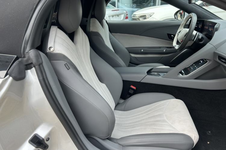 Used MG Cyberster 2024 580 km Ultra-Long Range Version Right Front Seat