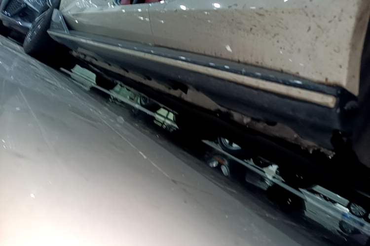 Used MG Cyberster 2024 520 km Legendary All-Wheel-Drive Red Canopy Version Right Side Sill