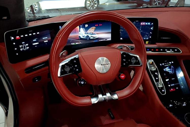 Used MG Cyberster 2024 520 km Legendary All-Wheel-Drive Red Canopy Version Steering Wheel