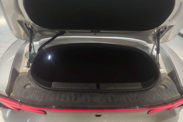 Used MG Cyberster 2024 501km Charming & Heartwarming Edition Trunk