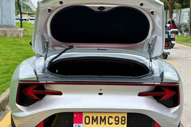 Used MG Cyberster 2024 580 km Ultra-Long Range Version Trunk