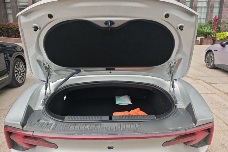 Used MG Cyberster 2024 520 km Legendary All-Wheel-Drive Version Trunk