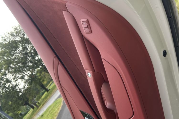 Used MG Cyberster 2024 520 km Legendary All-Wheel-Drive Red Canopy Version Interior 13