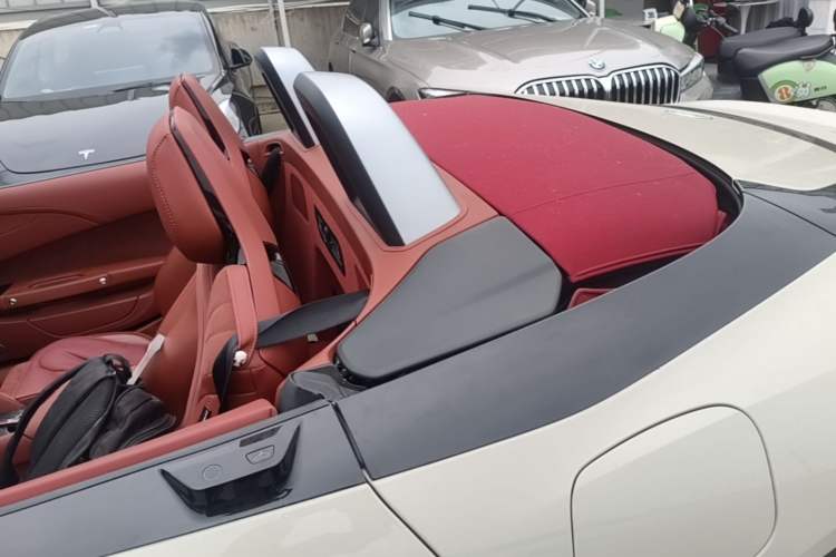 Used MG Cyberster 2024 520 km Legendary All-Wheel-Drive Version Left Rear Seat