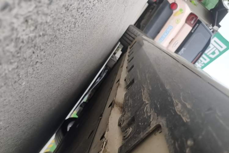 Used MG Cyberster 2024 520 km Legendary All-Wheel-Drive Version Left Side Sill