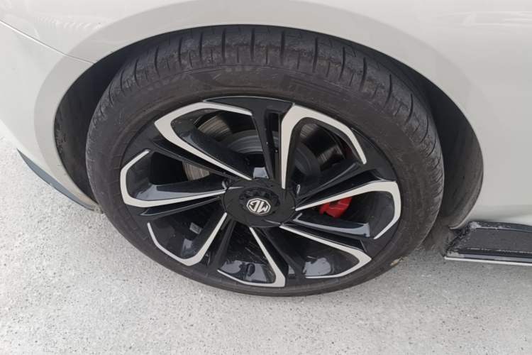 Used MG Cyberster 2024 520 km Legendary All-Wheel-Drive Version Right Rear Wheel Hub