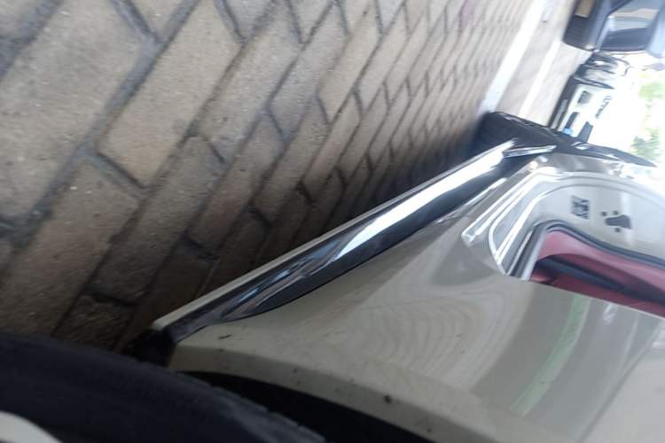 Used MG Cyberster 2024 520 km Legendary All-Wheel-Drive Version Right Side Sill
