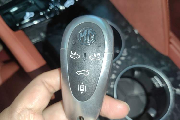 Used MG Cyberster 2024 520 km Legendary All-Wheel-Drive Red Canopy Version Vehicle Key