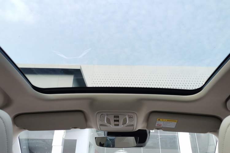 Used MG ES5 2025 525max Rear-Drive Intelligent Driving Version Headliner