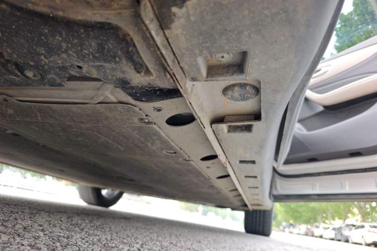 Used MG ES5 2025 525max Rear-Drive Intelligent Driving Version Right Side Sill