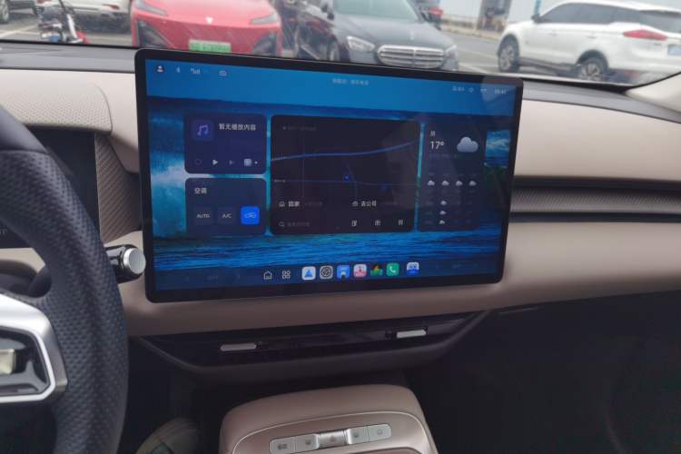 Used MG ES5 2025 525max Rear-Drive Intelligent Driving Version Audio And AC Panel