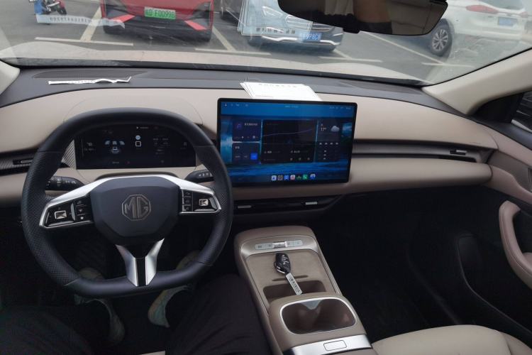 Used MG ES5 2025 525max Rear-Drive Intelligent Driving Version Center Console
