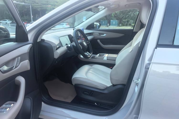 Used MG ES5 2025 525max Rear-Drive Intelligent Driving Version Interior 1