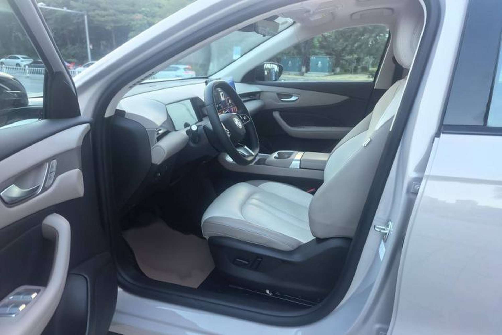 Used MG ES5 2025 525max Rear-Drive Intelligent Driving Version Interior 1