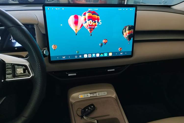 Used MG ES5 2025 525max Rear-Drive Intelligent Driving Version Audio And AC Panel