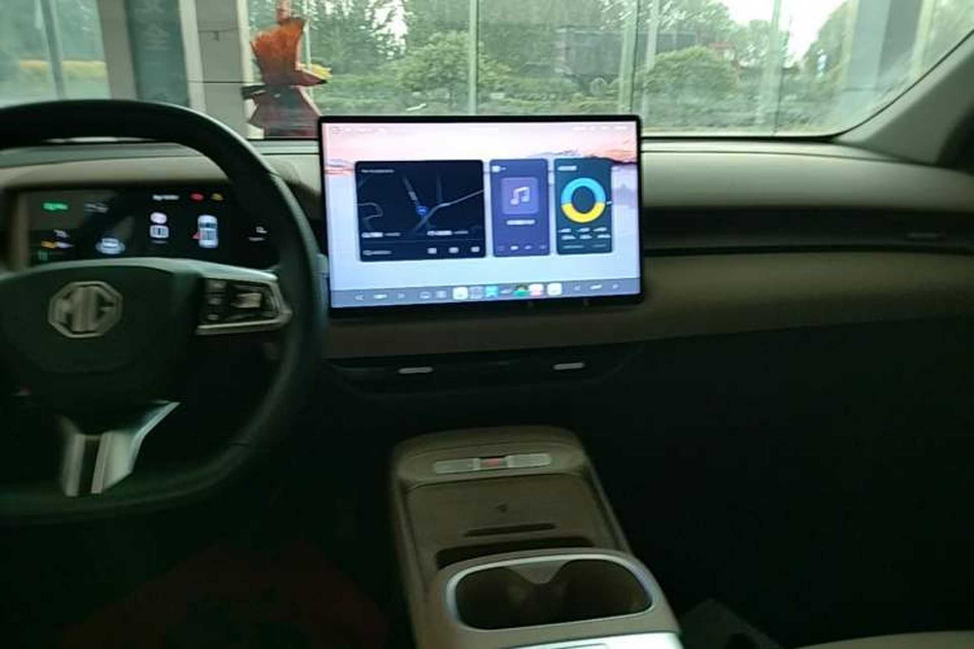 Used MG ES5 2025 525max Rear-Drive Intelligent Driving Version Audio And AC Panel