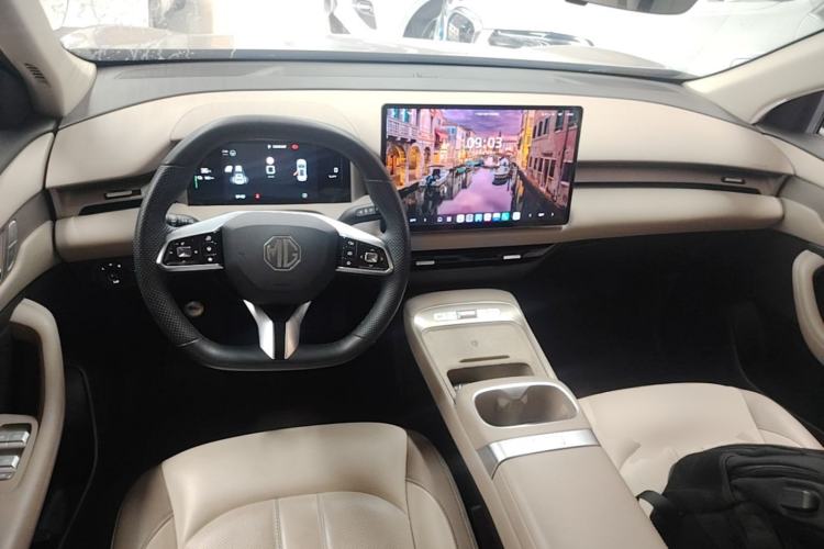 Used MG ES5 2025 525max Rear-Drive Intelligent Driving Version Center Console