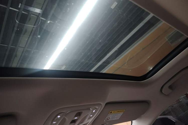 Used MG ES5 2025 525max Rear-Drive Intelligent Driving Version Headliner