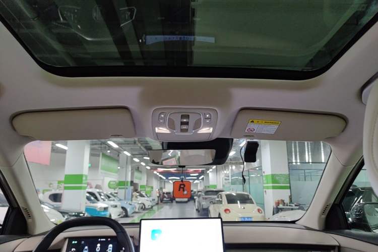Used MG ES5 2025 525max Rear-Drive Intelligent Driving Version Headliner