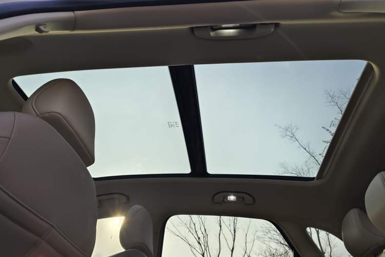 Used MG ES5 2025 525max Rear-Drive Intelligent Driving Version Headliner