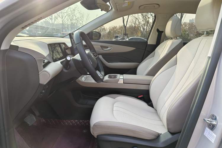 Used MG ES5 2025 525max Rear-Drive Intelligent Driving Version Interior 2