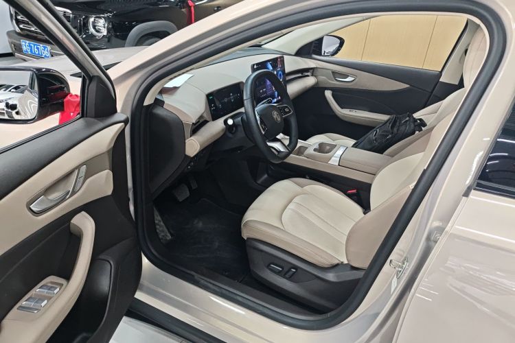 Used MG ES5 2025 525max Rear-Drive Intelligent Driving Version Interior 3