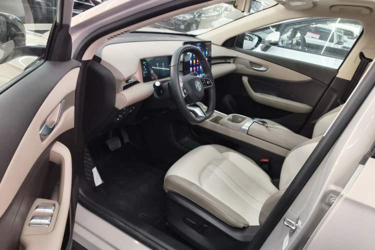 Used MG ES5 2025 525max Rear-Drive Intelligent Driving Version Interior 3