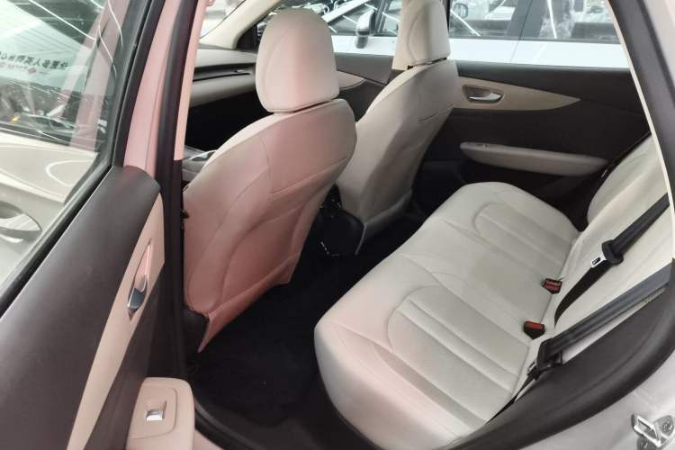 Used MG ES5 2025 525max Rear-Drive Intelligent Driving Version Interior 4