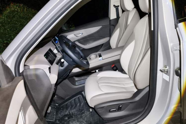 Used MG ES5 2025 525max Rear-Drive Intelligent Driving Version Left Front Seat