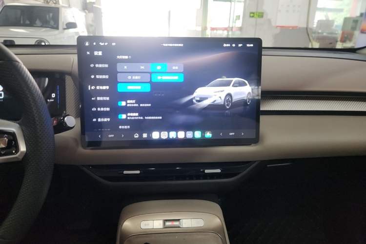 Used MG ES5 2025 525max Rear-Drive Intelligent Driving Version Audio And AC Panel