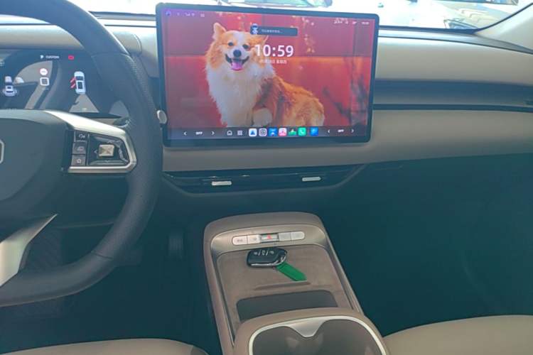 Used MG ES5 2025 525max Rear-Drive Intelligent Driving Version Audio And AC Panel