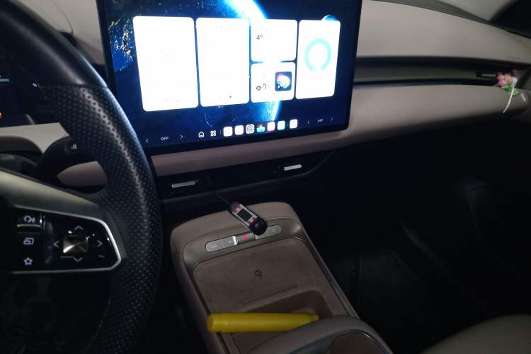 Used MG ES5 2025 525max Rear-Drive Intelligent Driving Version Audio And AC Panel