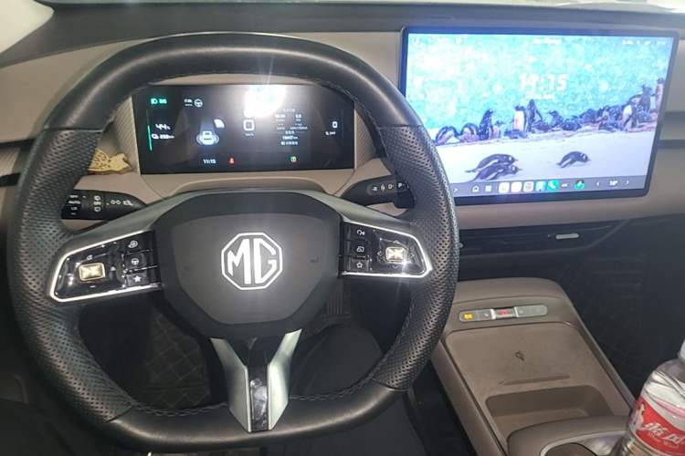 Used MG ES5 2025 525max Rear-Drive Intelligent Driving Version Audio And AC Panel