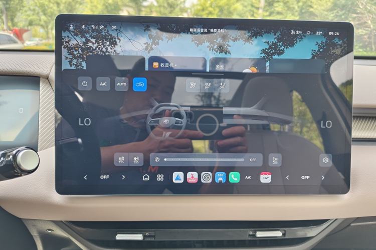 Used MG ES5 2025 525max Rear-Drive Intelligent Driving Version Audio And AC Panel