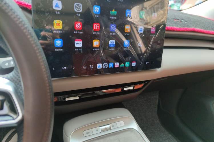 Used MG ES5 2025 525max Rear-Drive Intelligent Driving Version Audio And AC Panel