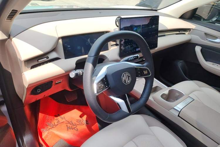 Used MG ES5 2025 525max Rear-Drive Intelligent Driving Version Center Console