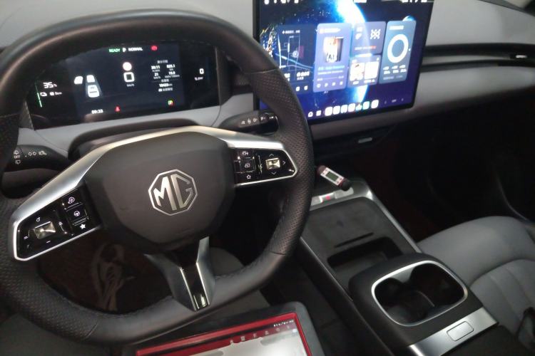 Used MG ES5 2025 525max Rear-Drive Intelligent Driving Version Center Console