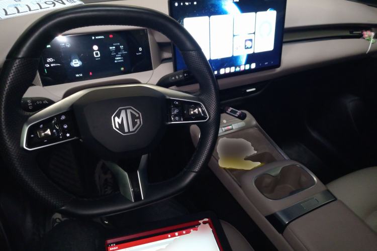 Used MG ES5 2025 525max Rear-Drive Intelligent Driving Version Center Console