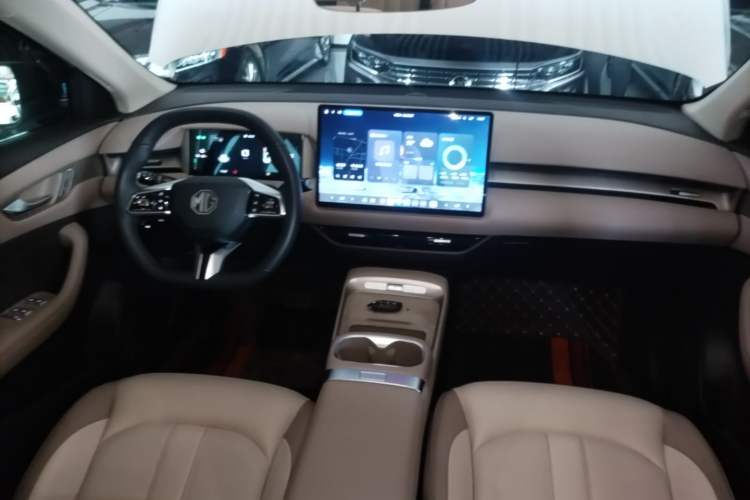 Used MG ES5 2025 525max Rear-Drive Intelligent Driving Version Center Console