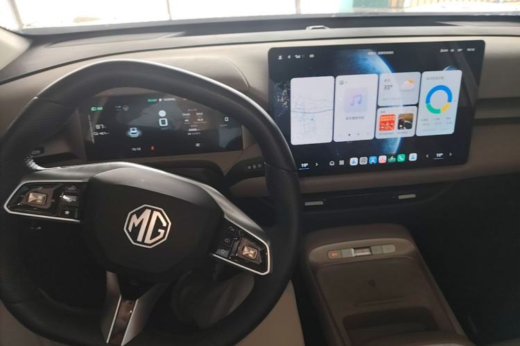 Used MG ES5 2025 525max Rear-Drive Intelligent Driving Version Center Console