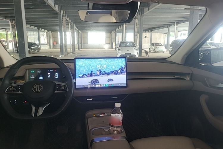Used MG ES5 2025 525max Rear-Drive Intelligent Driving Version Center Console