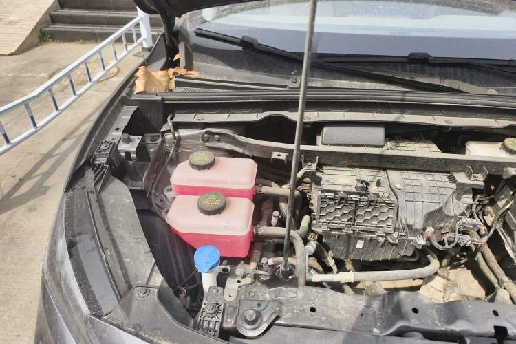 Used MG ES5 2025 425 Pro Rear-Drive Version Engine Bay Right