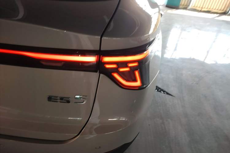 Used MG ES5 2025 525max Rear-Drive Intelligent Driving Version Exterior 3