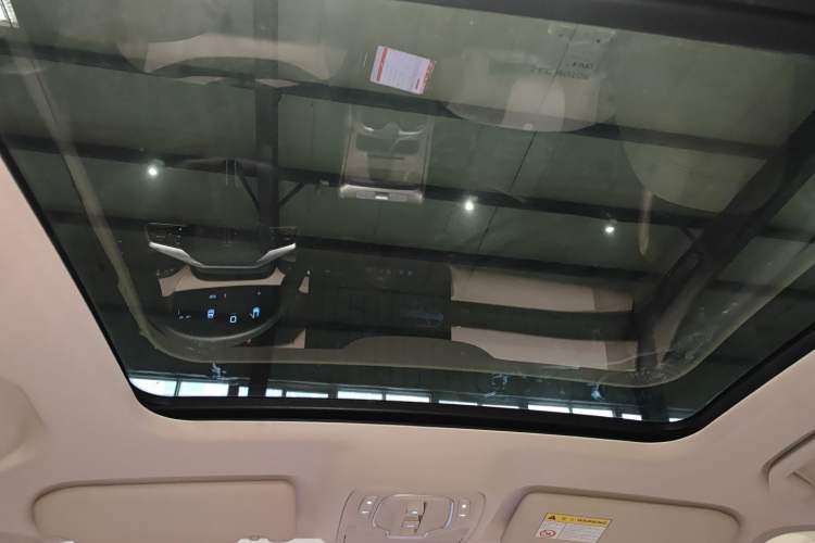 Used MG ES5 2025 525max Rear-Drive Intelligent Driving Version Headliner